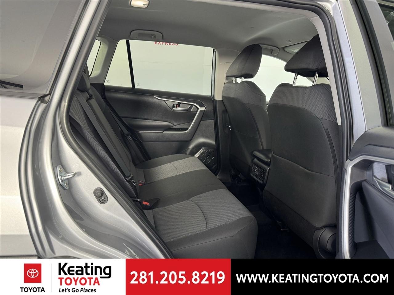 Toyota RAV4 XLE 2025