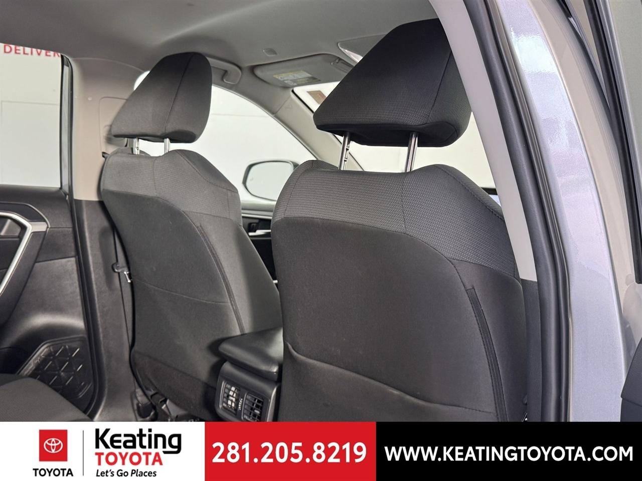 Toyota RAV4 XLE 2025