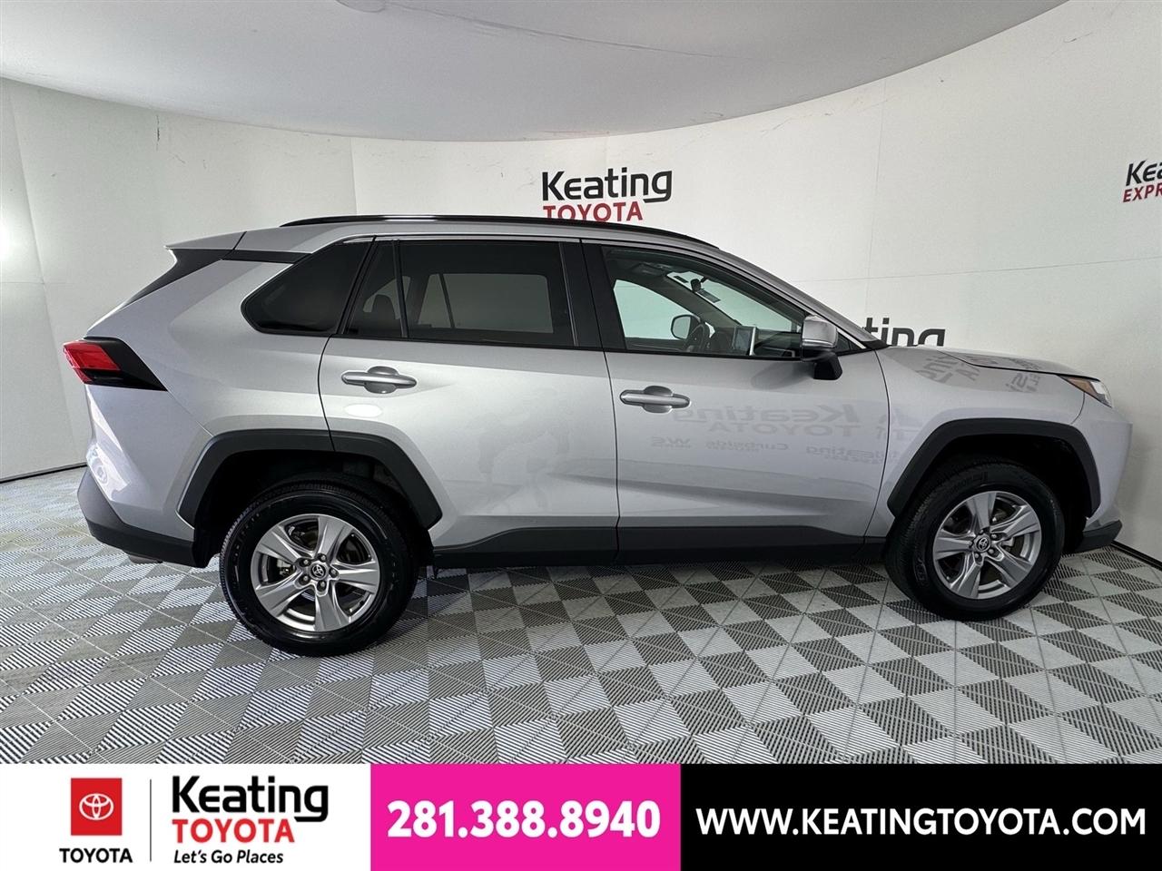 Toyota RAV4 XLE 2025