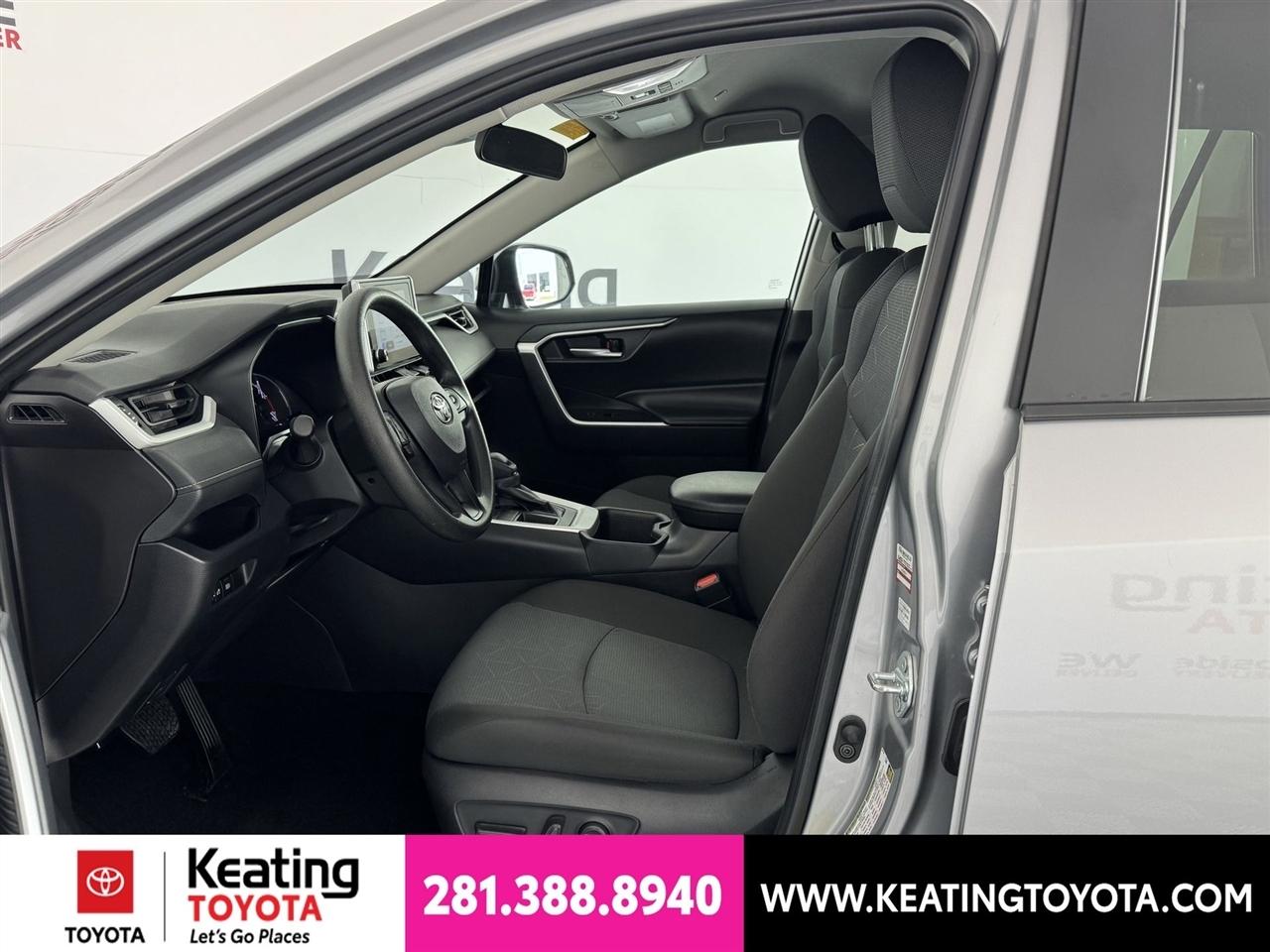 Toyota RAV4 XLE 2025