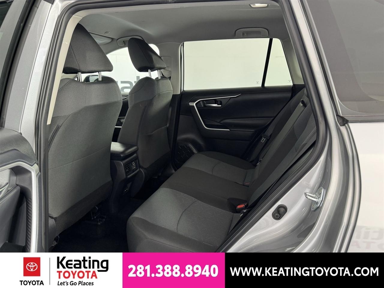 Toyota RAV4 XLE 2025