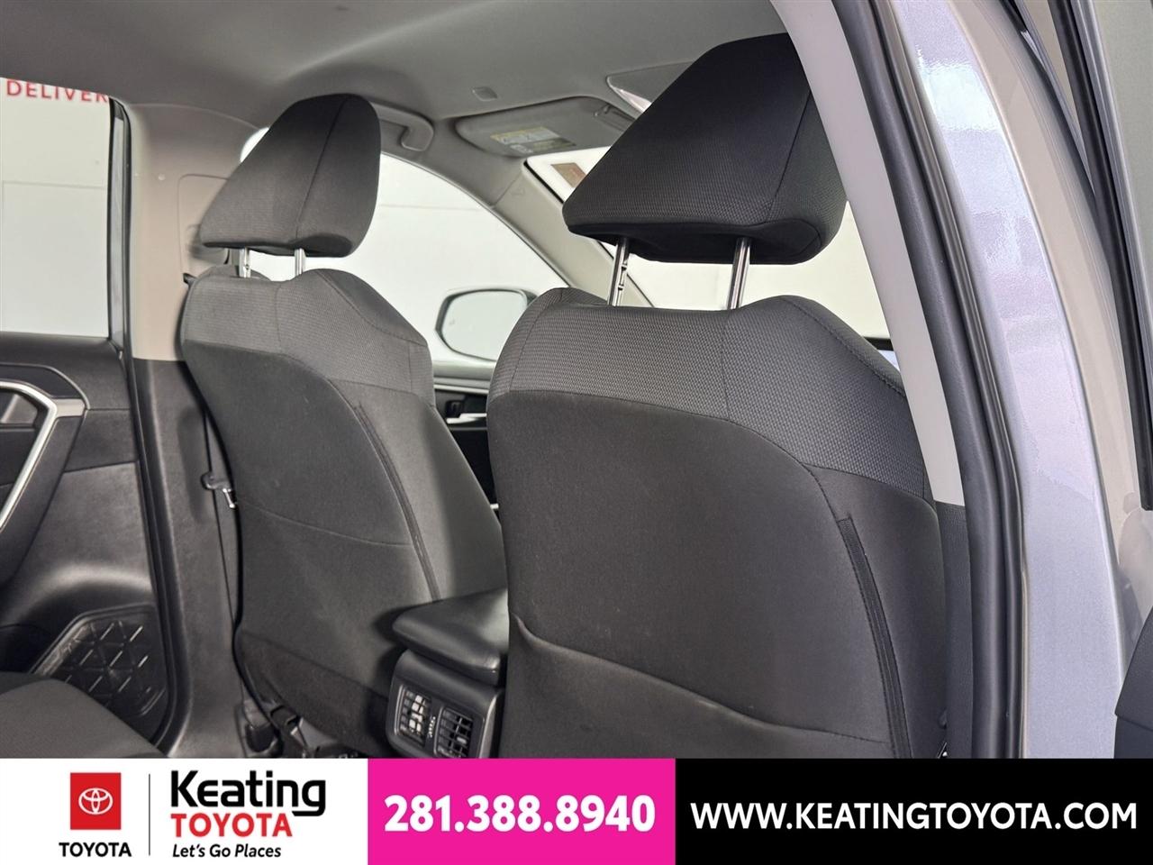 Toyota RAV4 XLE 2025