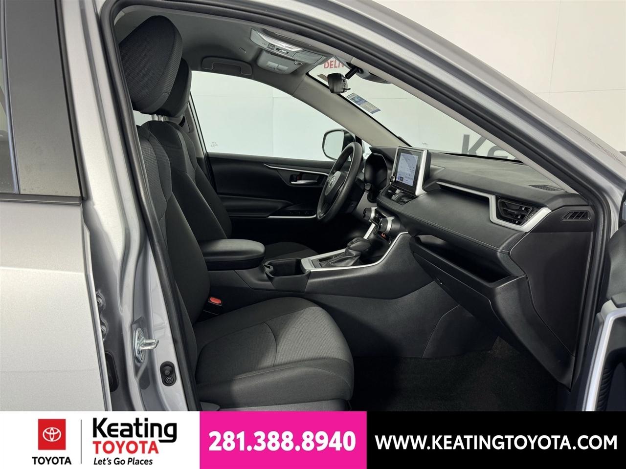 Toyota RAV4 XLE 2025