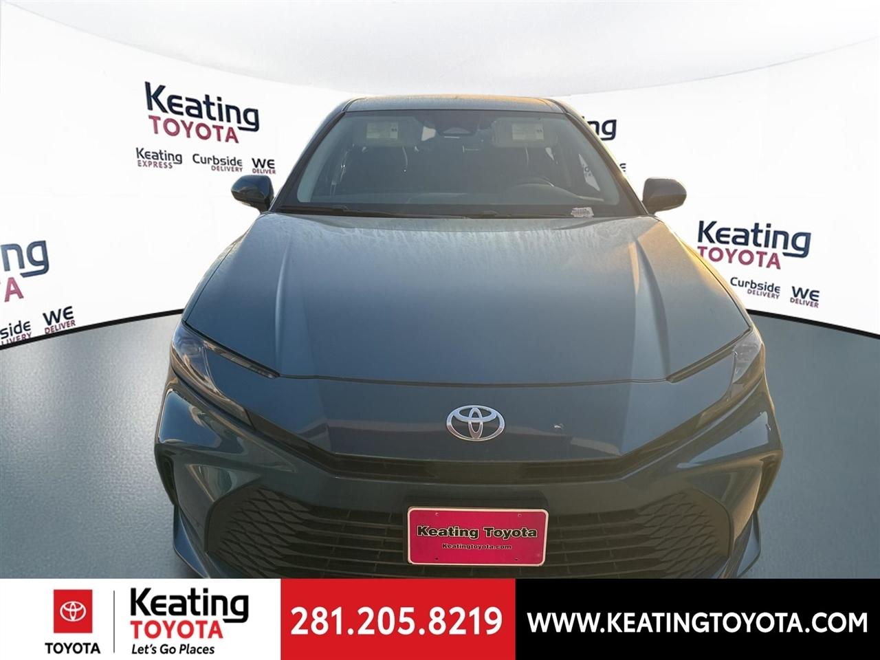 Toyota Camry Hybrid XLE 2025