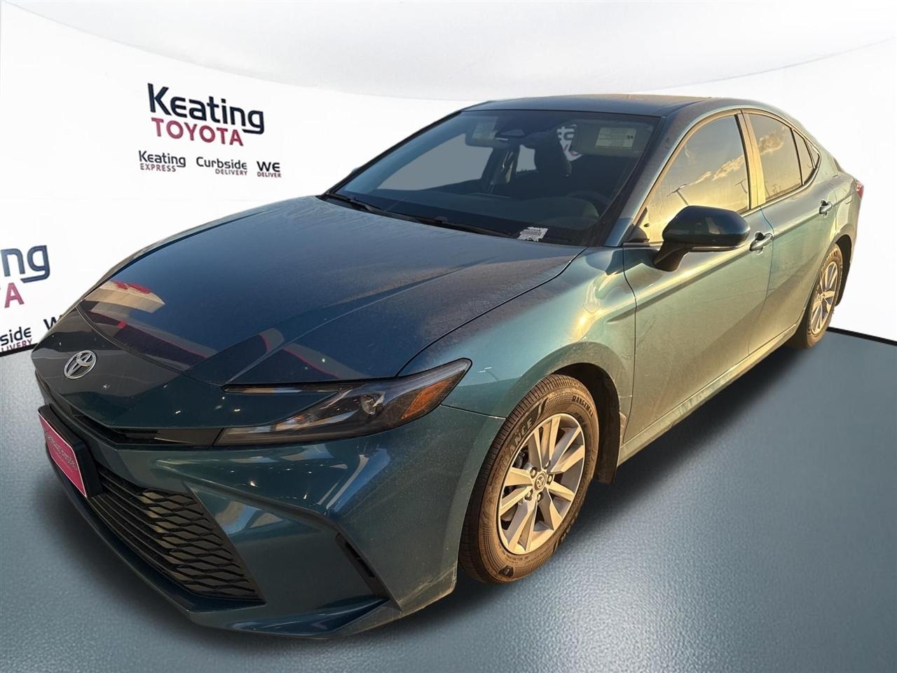 Toyota Camry Hybrid XLE 2025
