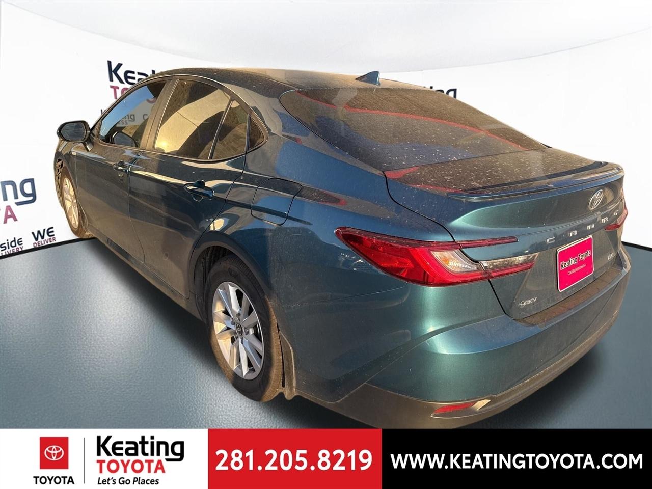 Toyota Camry Hybrid XLE 2025