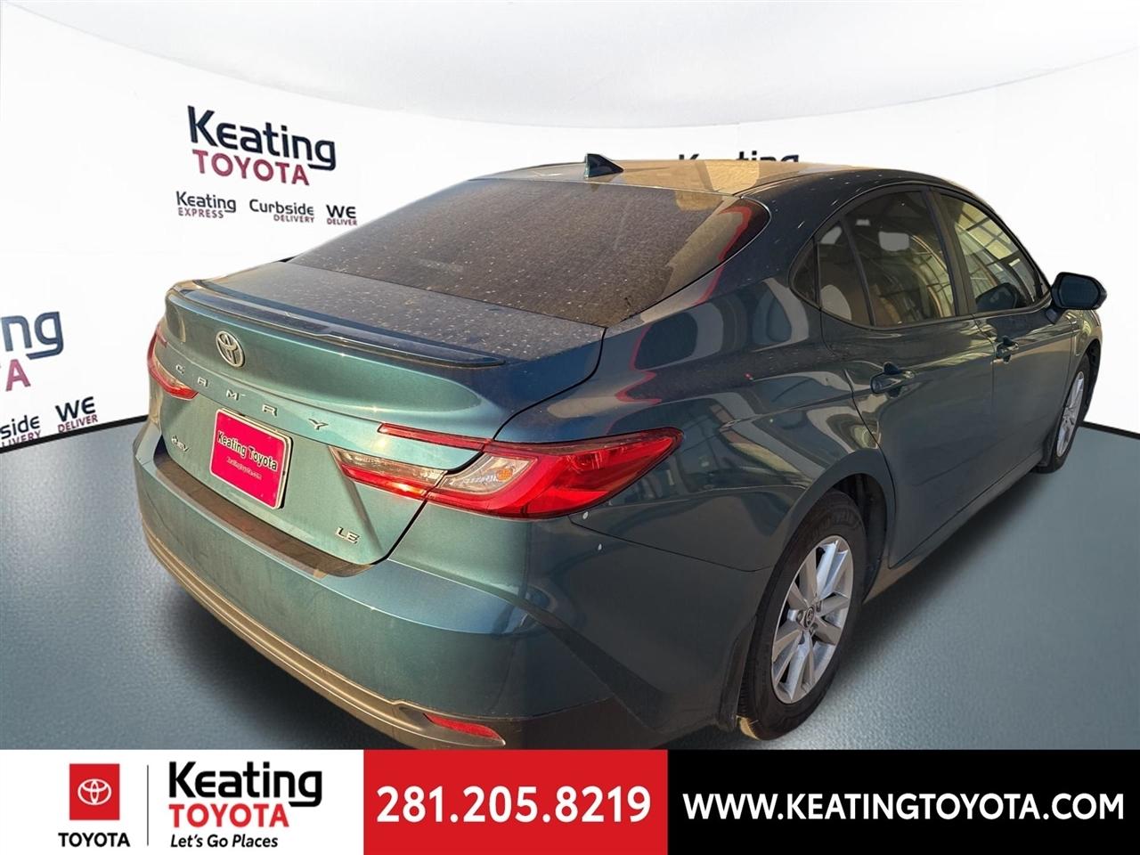 Toyota Camry Hybrid XLE 2025