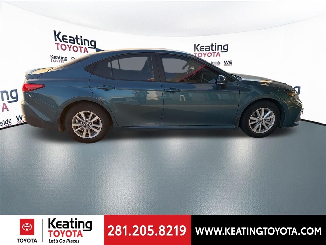 Toyota Camry Hybrid XLE 2025