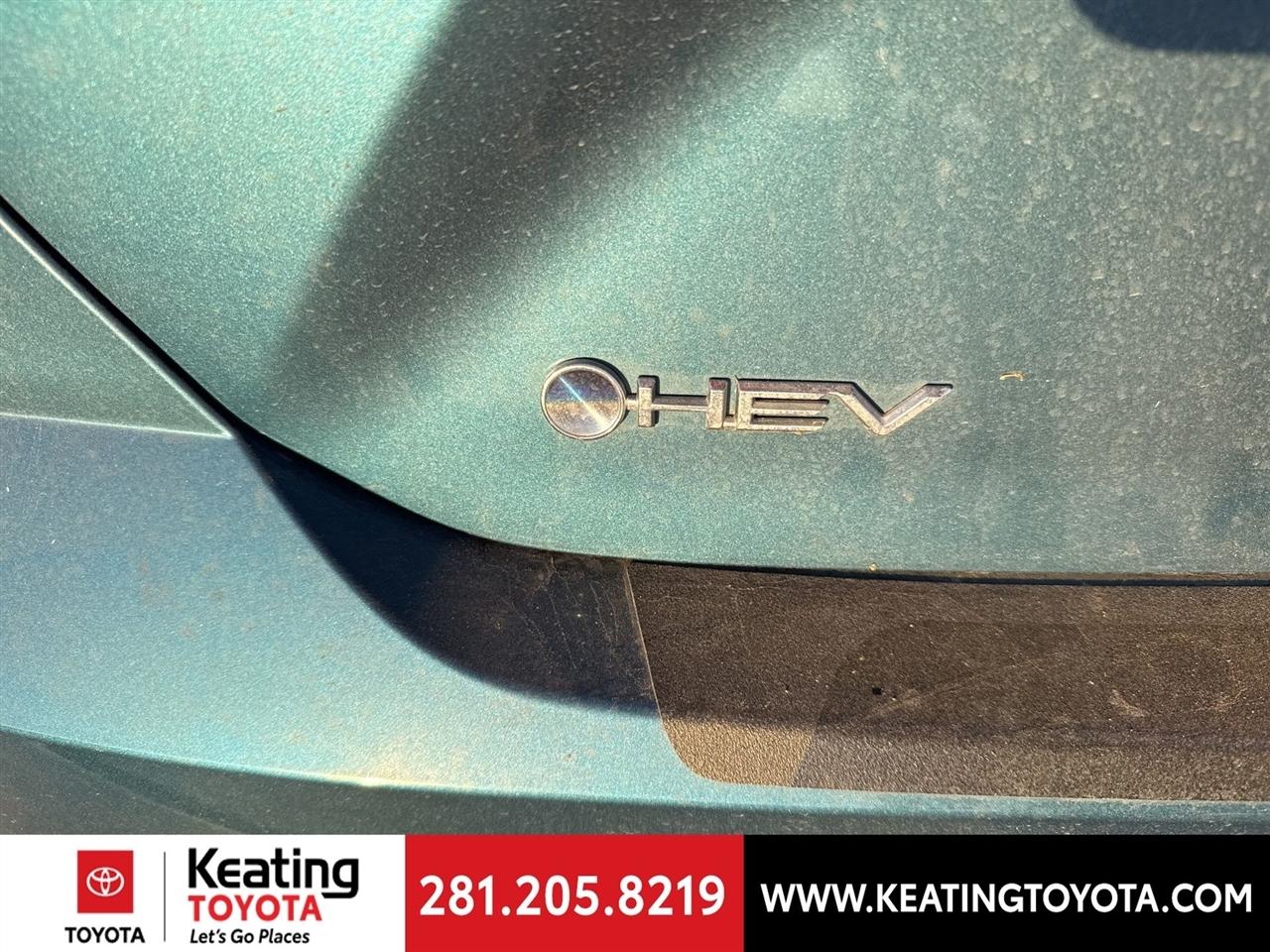 Toyota Camry Hybrid XLE 2025