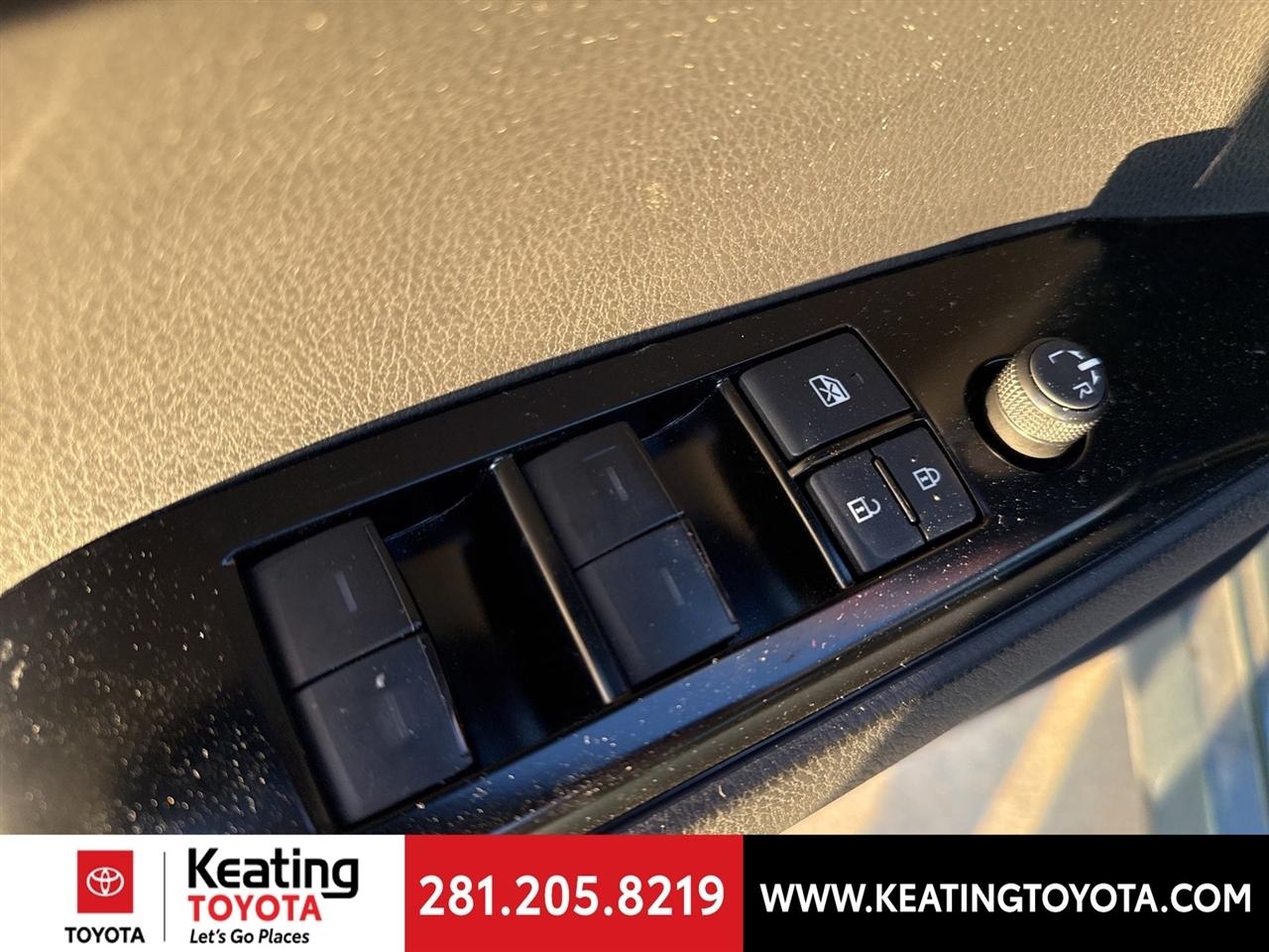 Toyota Camry Hybrid XLE 2025