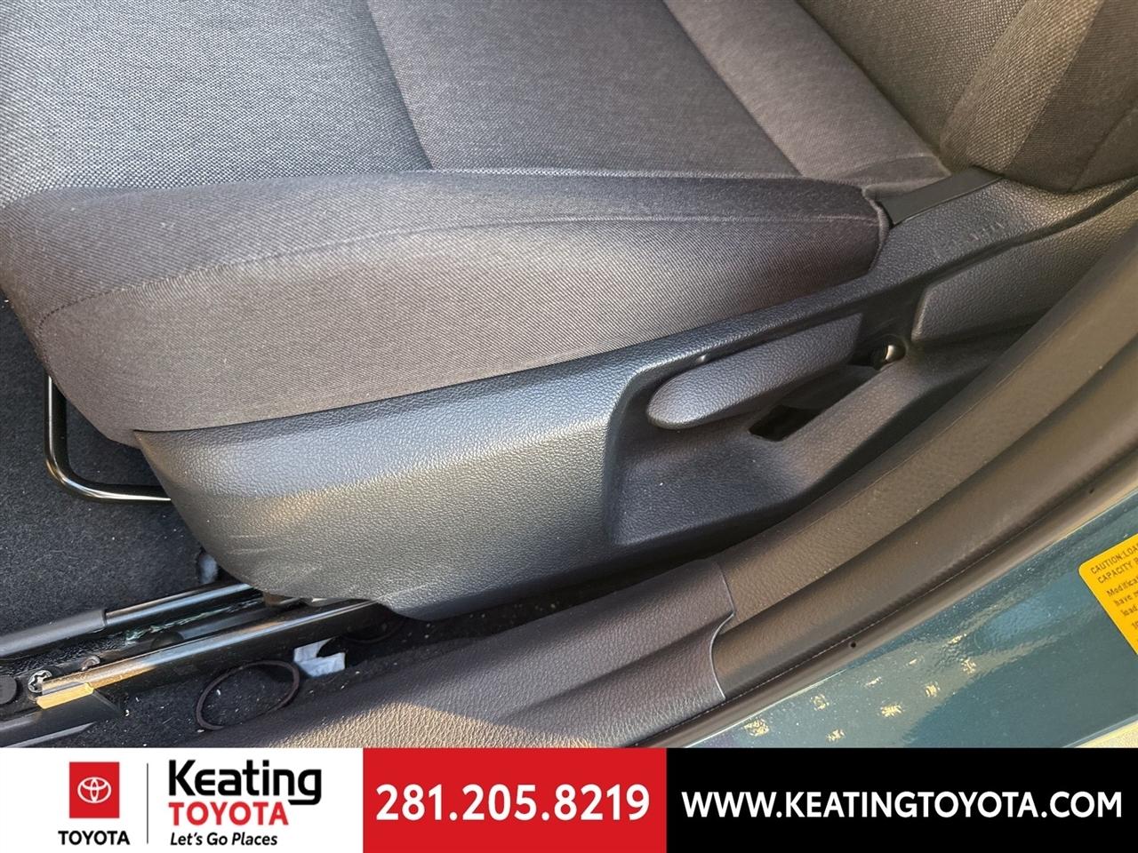 Toyota Camry Hybrid XLE 2025