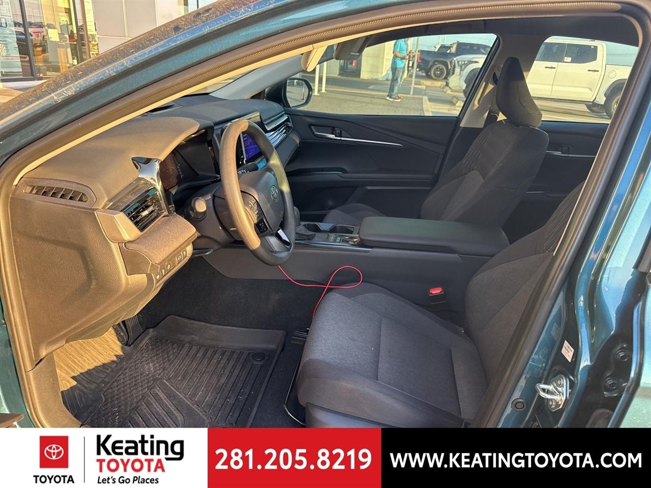 Toyota Camry Hybrid XLE 2025