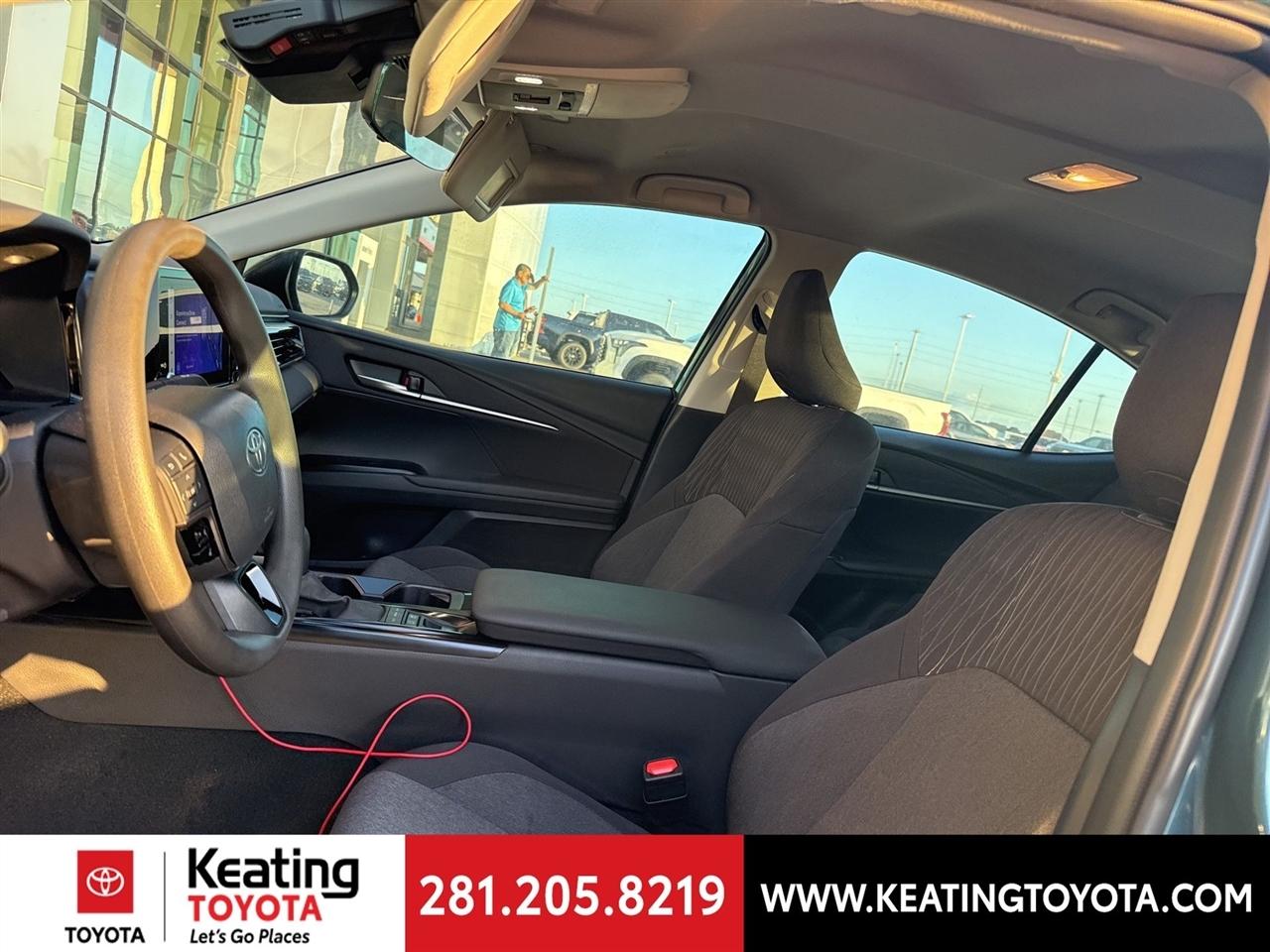 Toyota Camry Hybrid XLE 2025