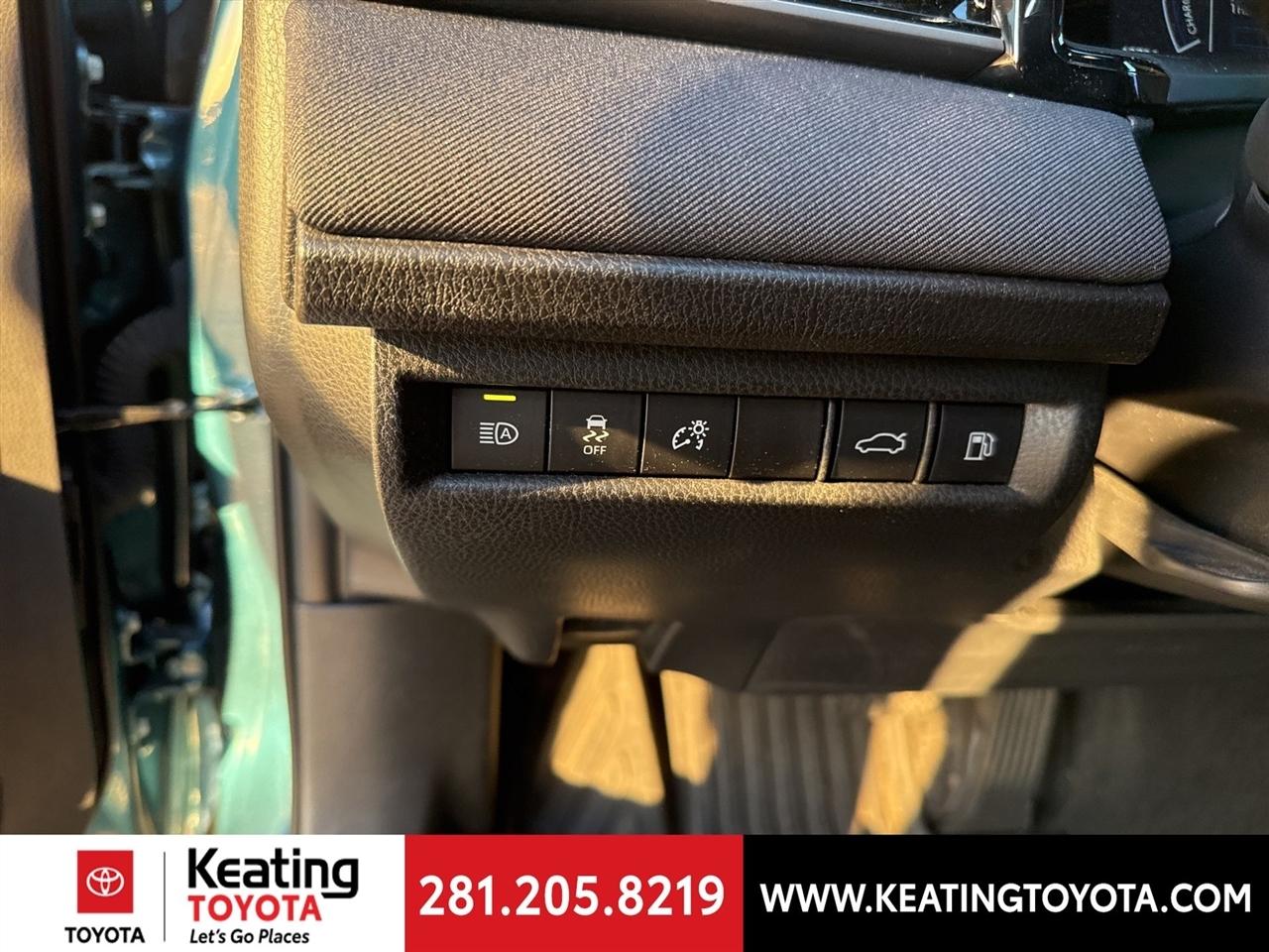 Toyota Camry Hybrid XLE 2025