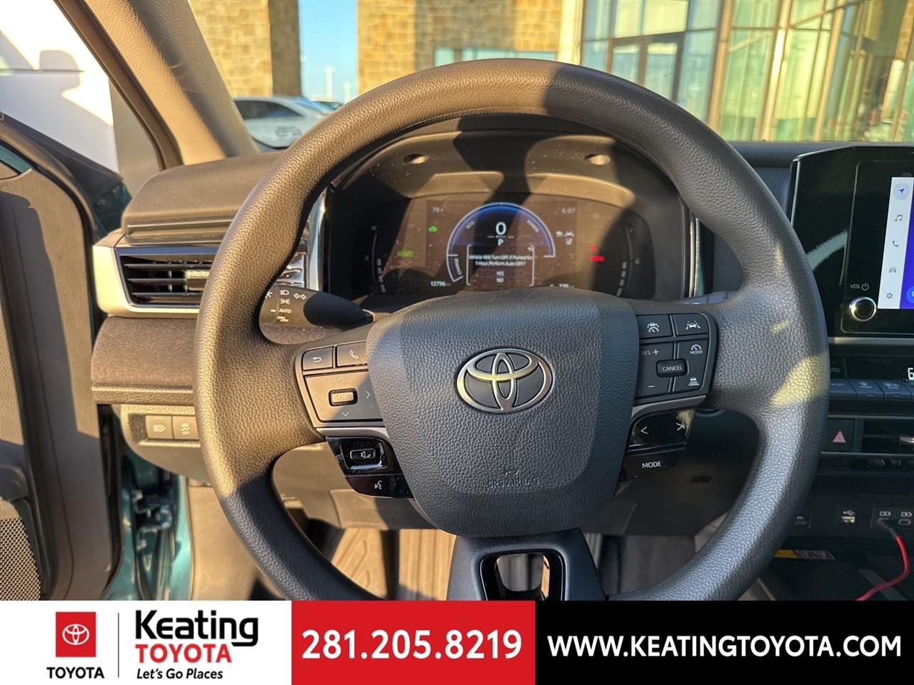 Toyota Camry Hybrid XLE 2025