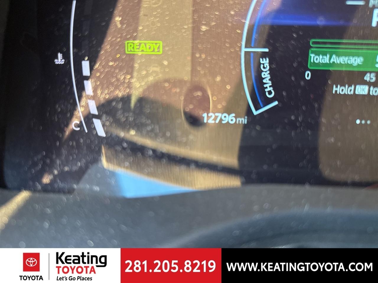 Toyota Camry Hybrid XLE 2025