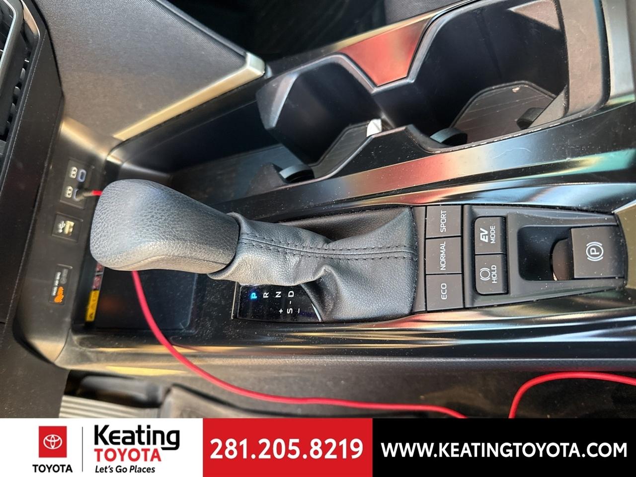 Toyota Camry Hybrid XLE 2025