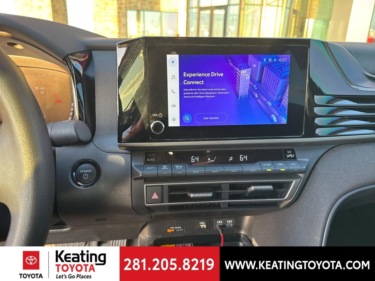 Toyota Camry Hybrid XLE 2025