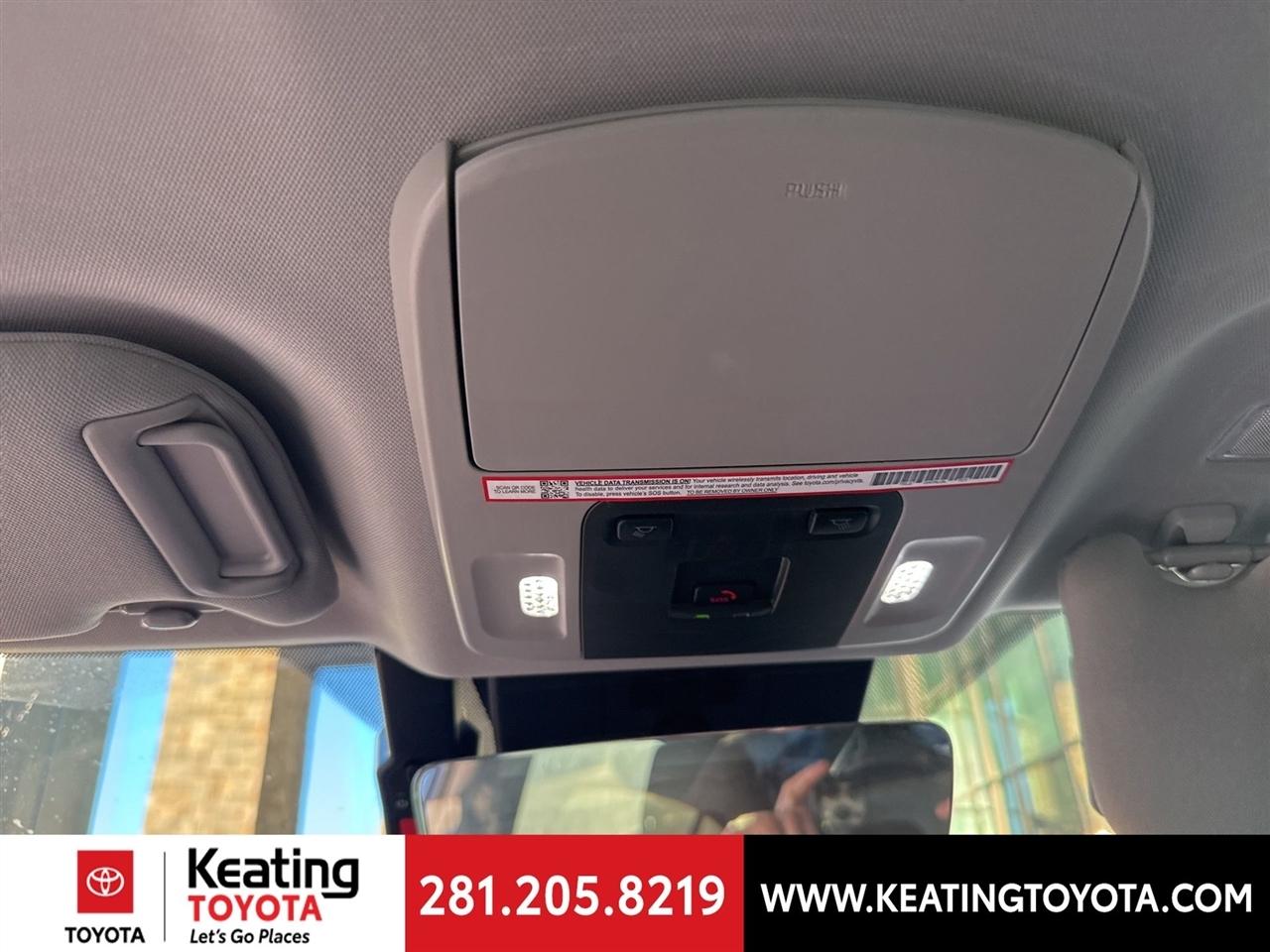 Toyota Camry Hybrid XLE 2025