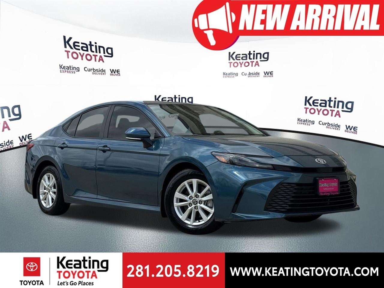 Toyota Camry Hybrid XLE 2025