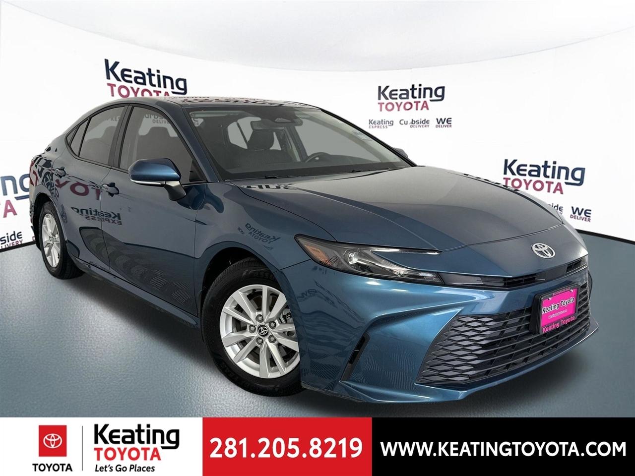 Toyota Camry Hybrid XLE 2025