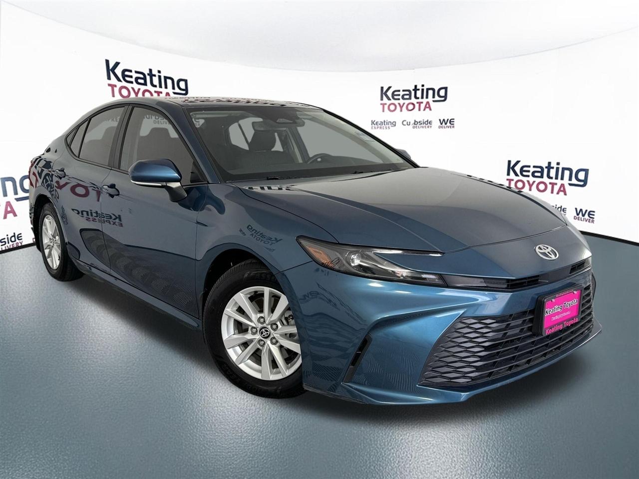 Toyota Camry Hybrid XLE 2025