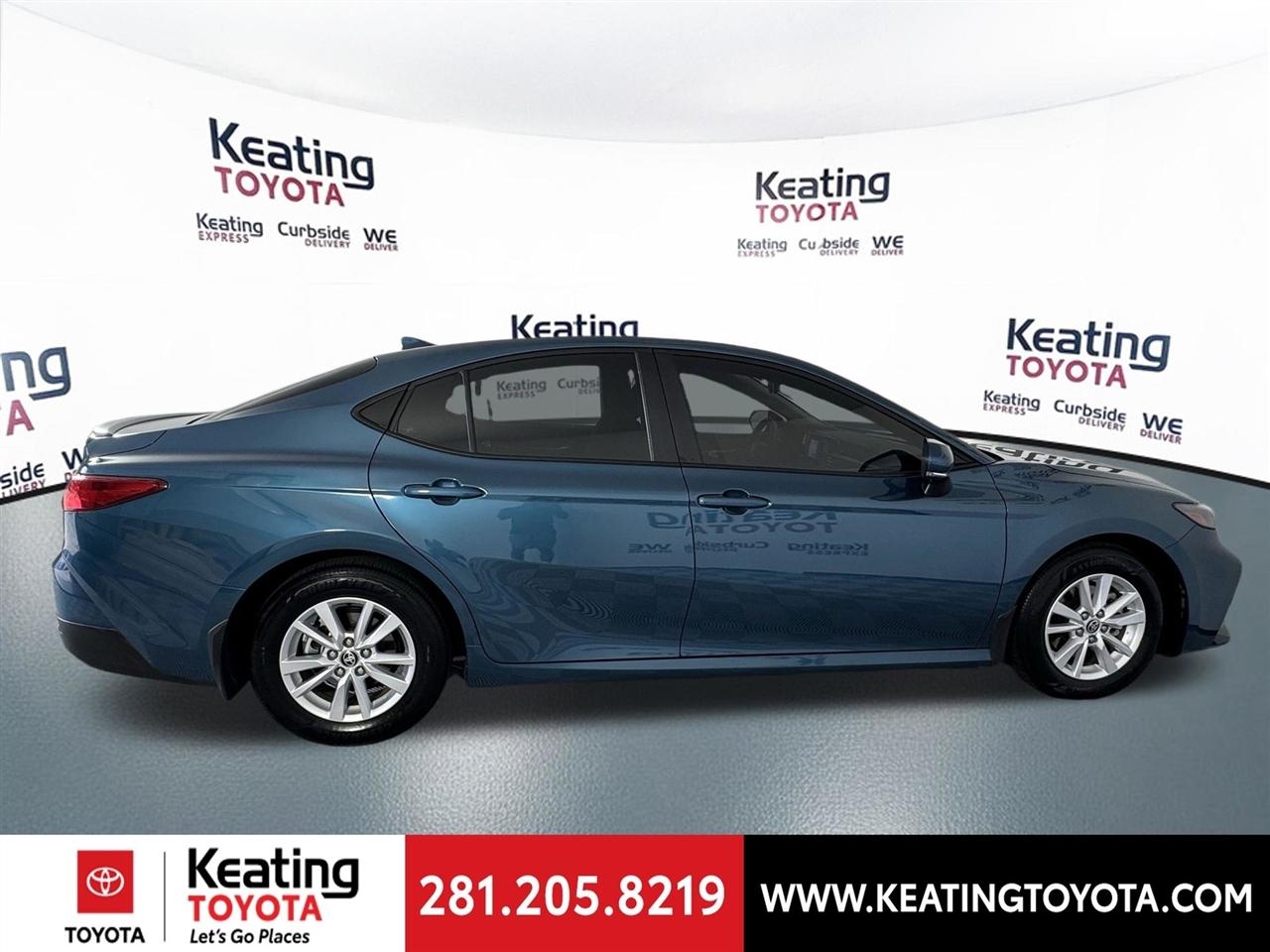 Toyota Camry Hybrid XLE 2025