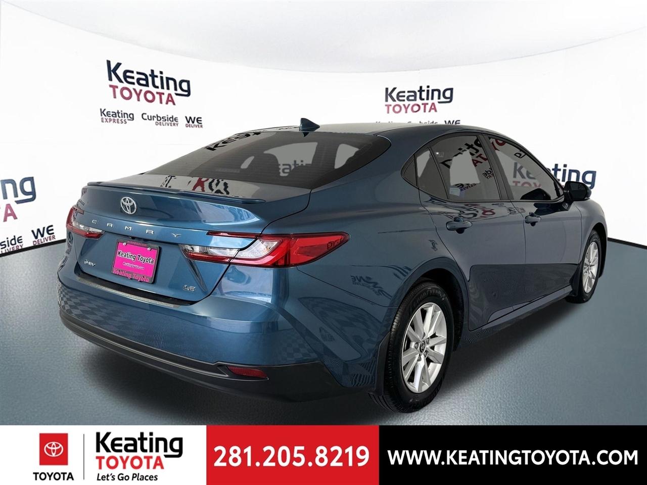 Toyota Camry Hybrid XLE 2025