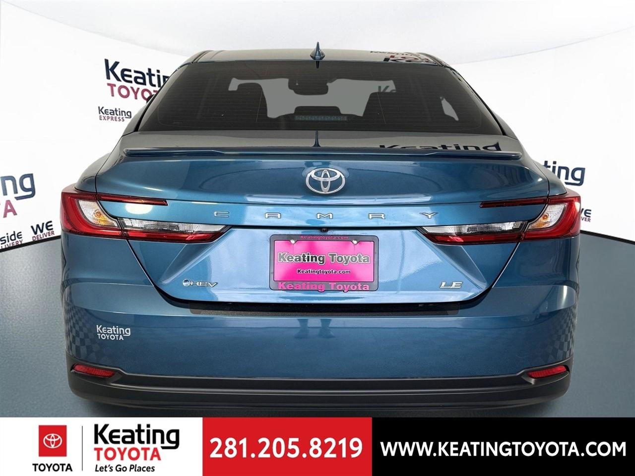 Toyota Camry Hybrid XLE 2025