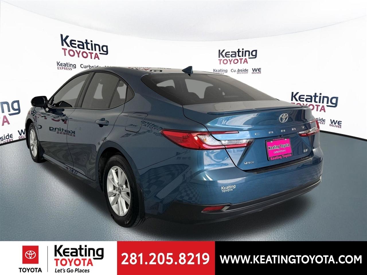 Toyota Camry Hybrid XLE 2025