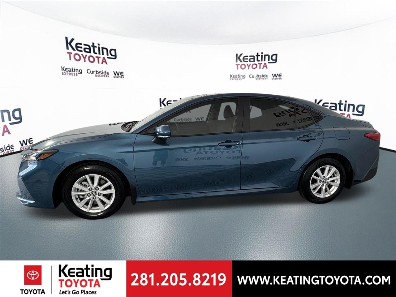 Toyota Camry Hybrid XLE 2025