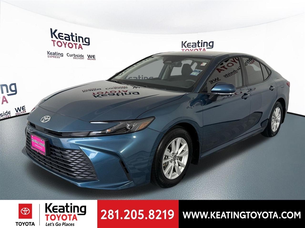 Toyota Camry Hybrid XLE 2025