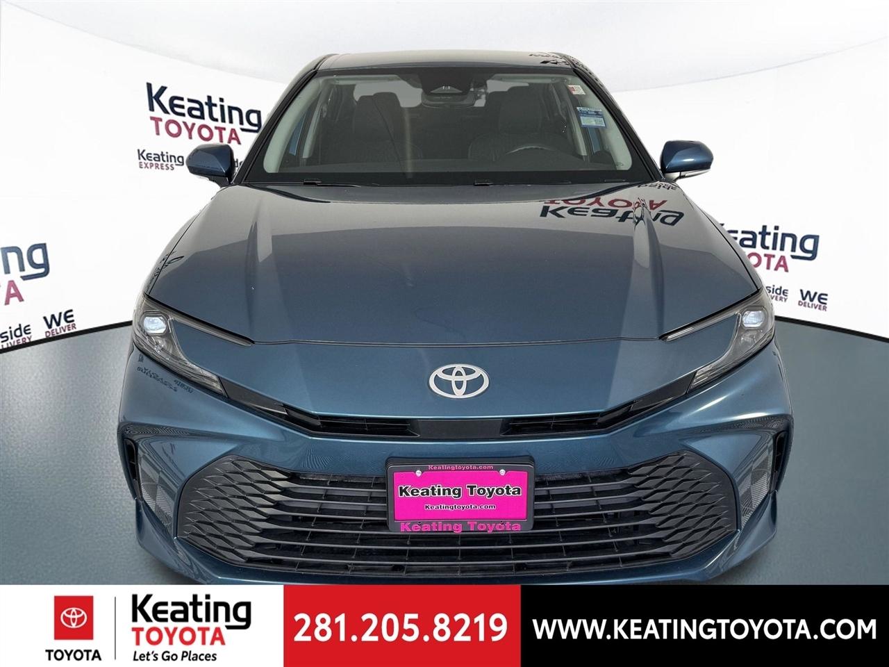 Toyota Camry Hybrid XLE 2025