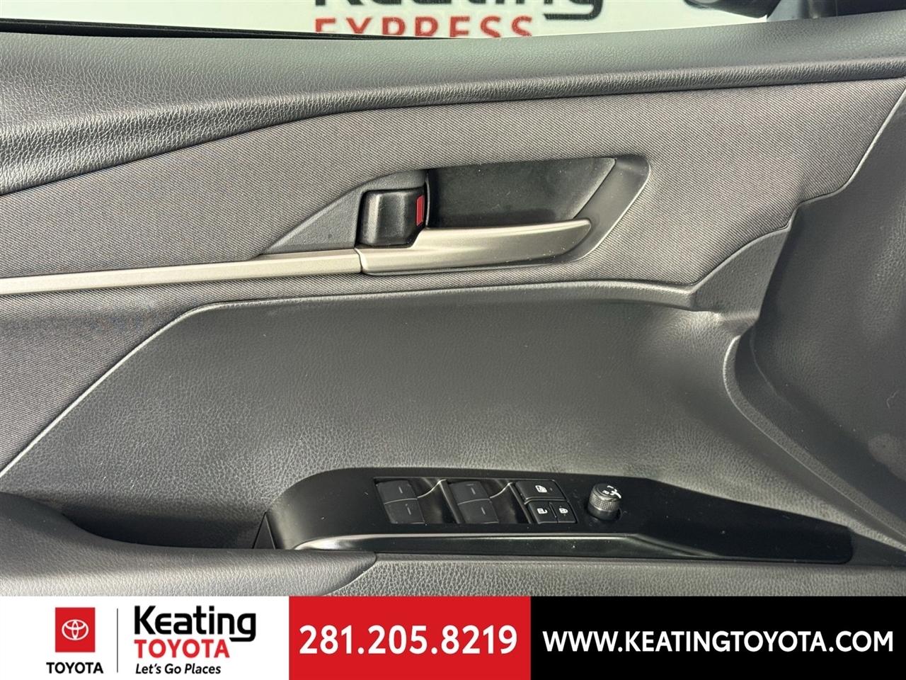 Toyota Camry Hybrid XLE 2025