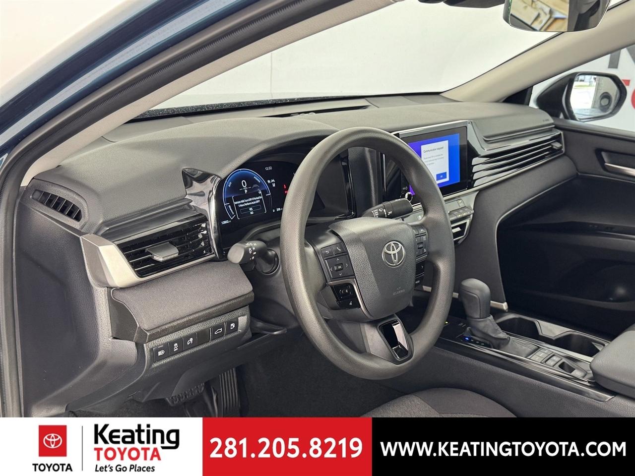 Toyota Camry Hybrid XLE 2025