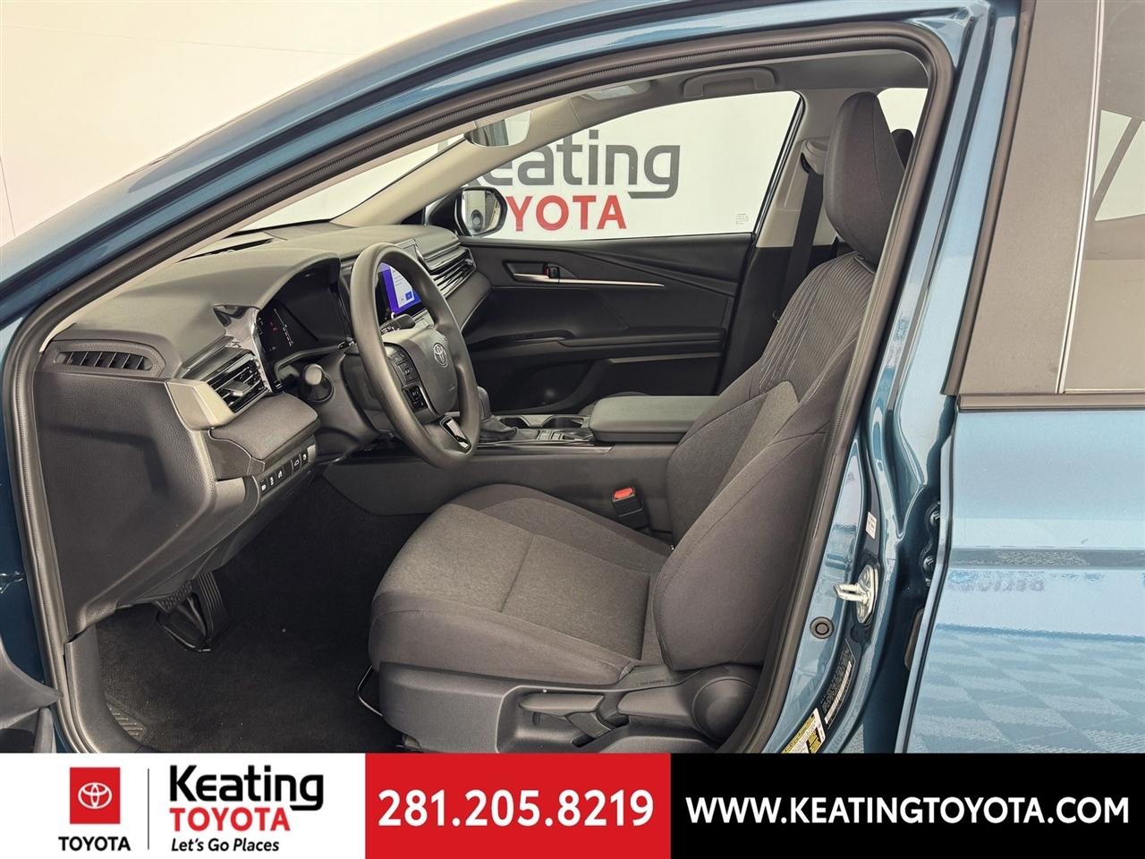 Toyota Camry Hybrid XLE 2025