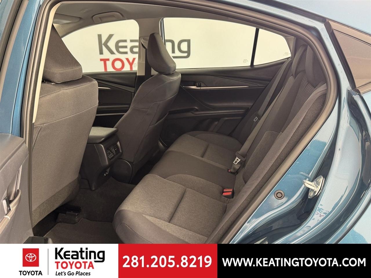 Toyota Camry Hybrid XLE 2025