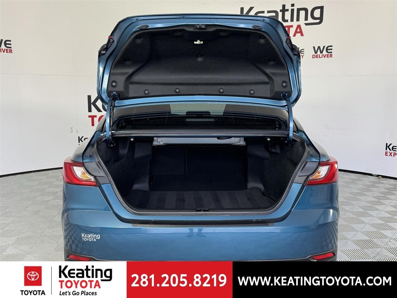 Toyota Camry Hybrid XLE 2025