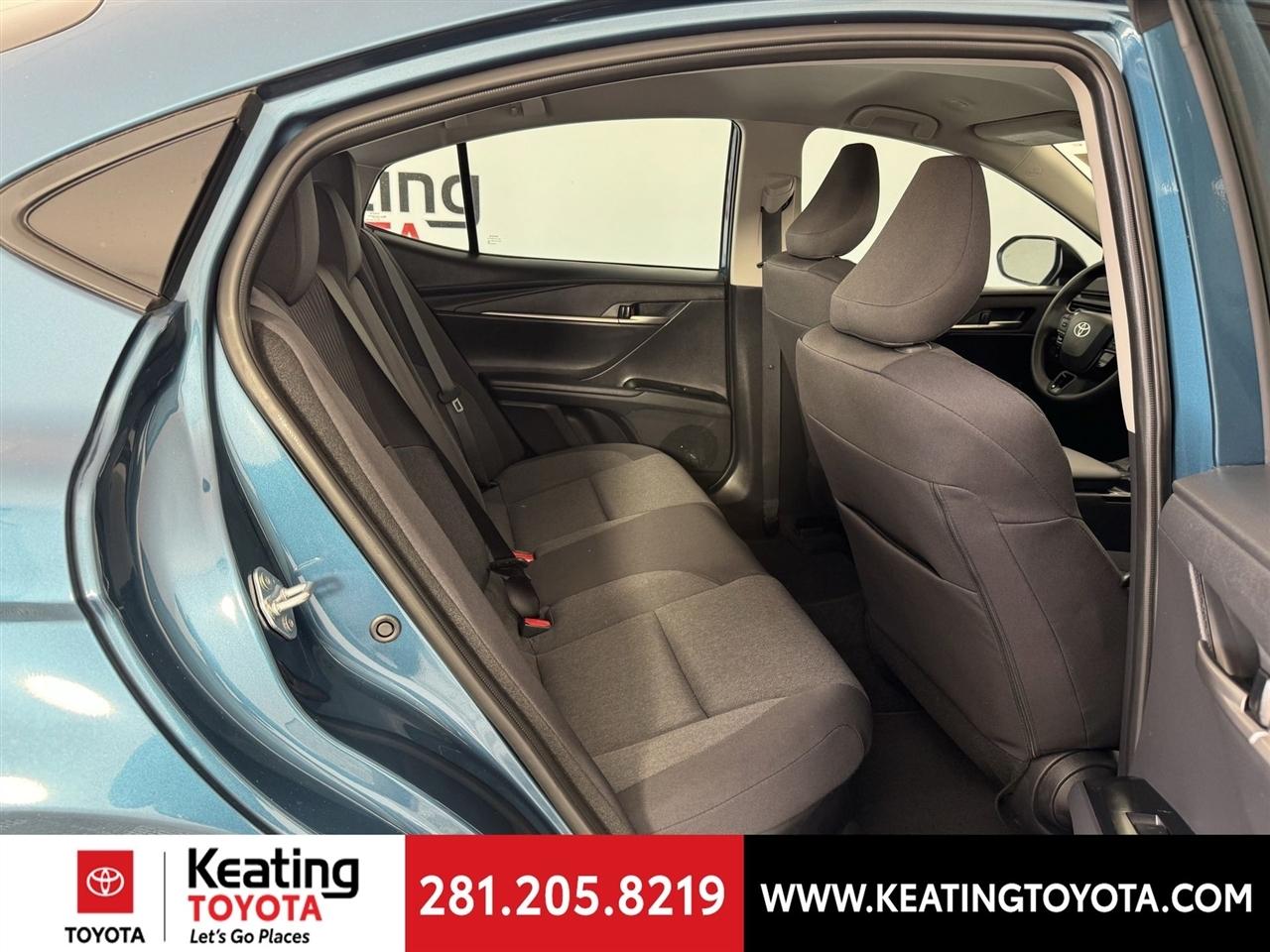 Toyota Camry Hybrid XLE 2025