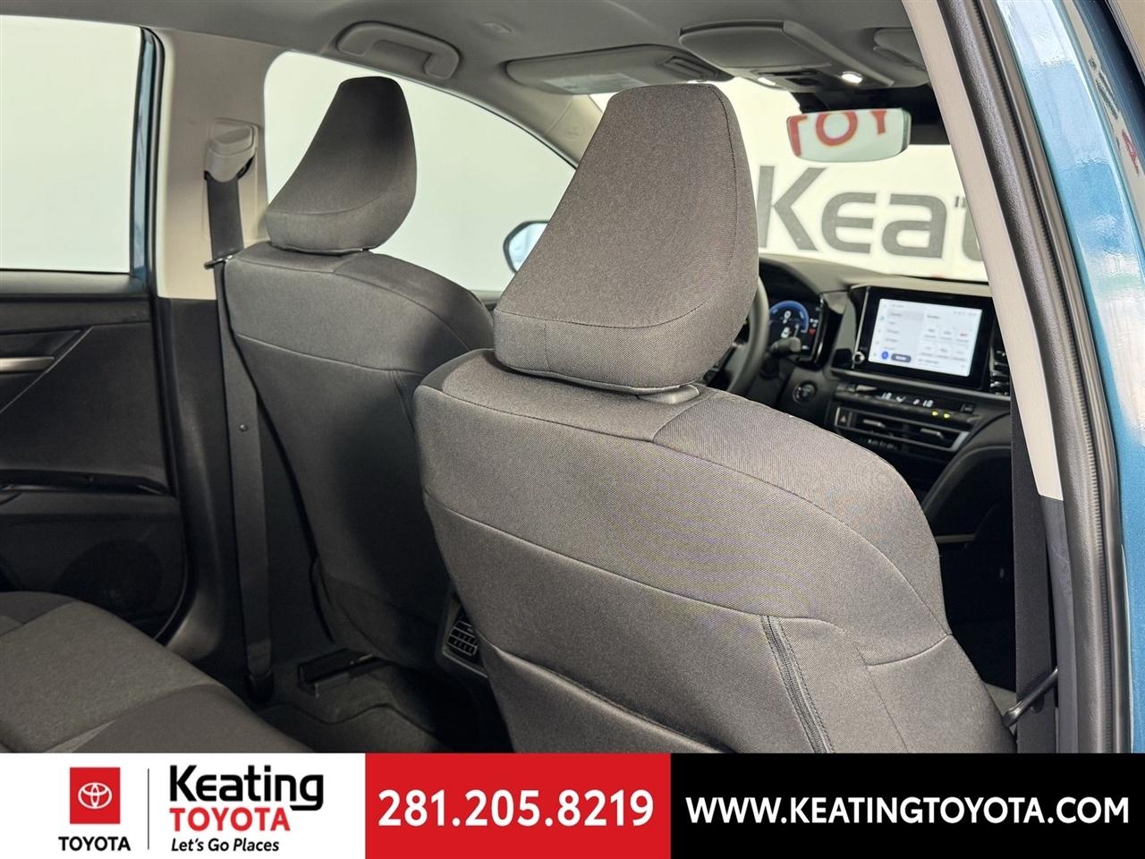 Toyota Camry Hybrid XLE 2025