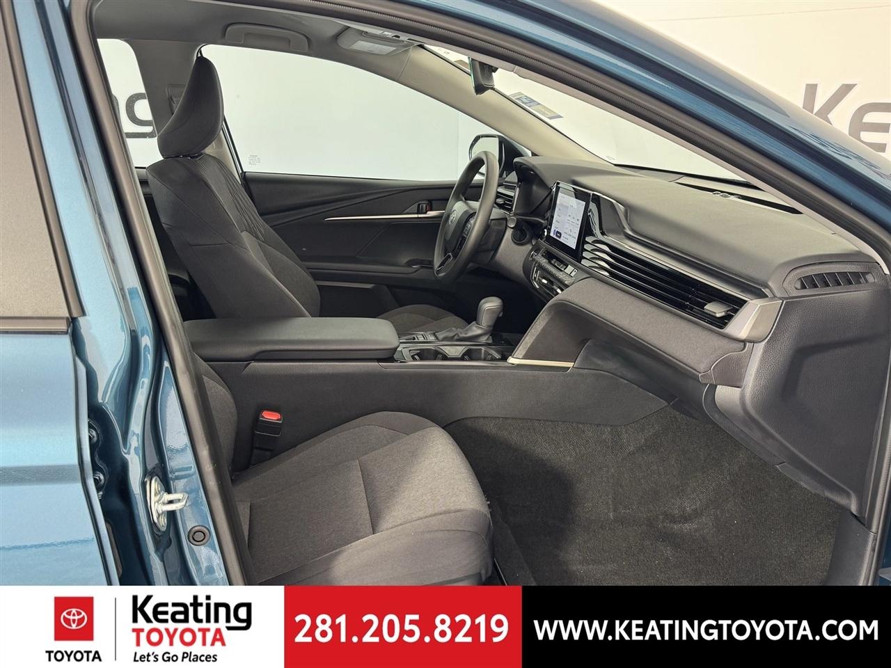 Toyota Camry Hybrid XLE 2025