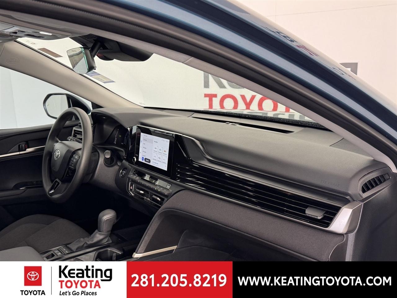 Toyota Camry Hybrid XLE 2025