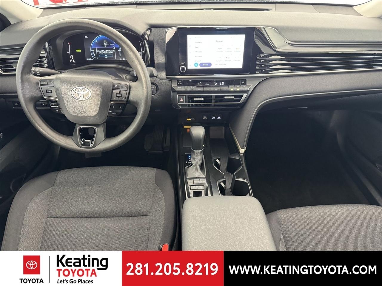 Toyota Camry Hybrid XLE 2025