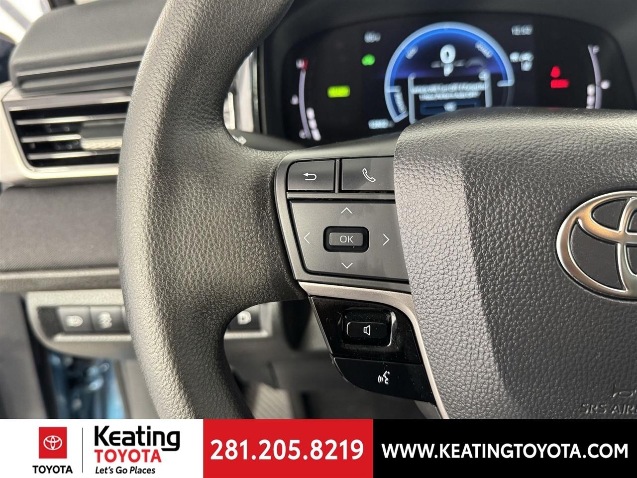 Toyota Camry Hybrid XLE 2025