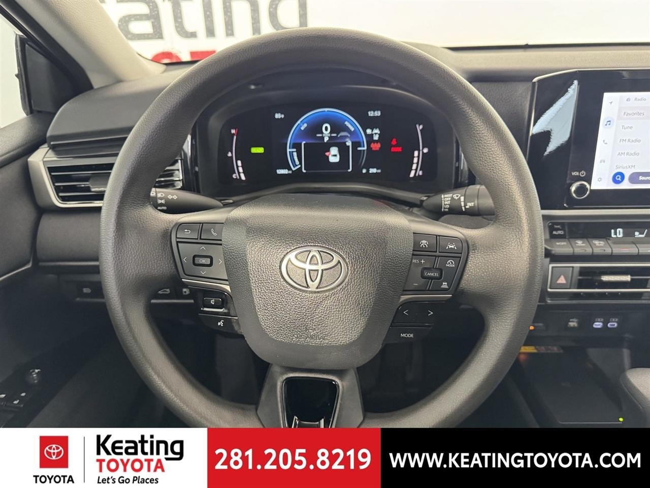 Toyota Camry Hybrid XLE 2025