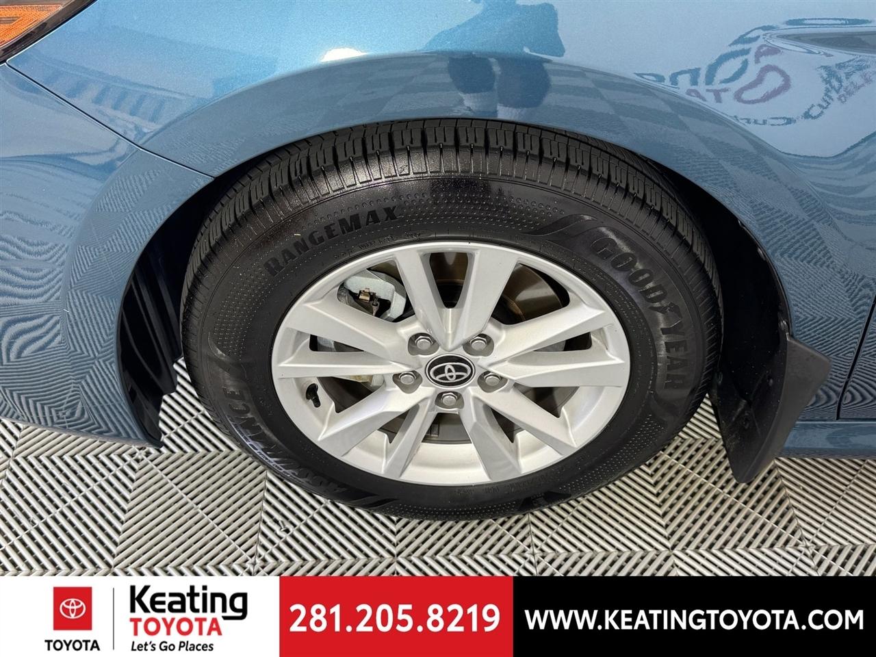 Toyota Camry Hybrid XLE 2025