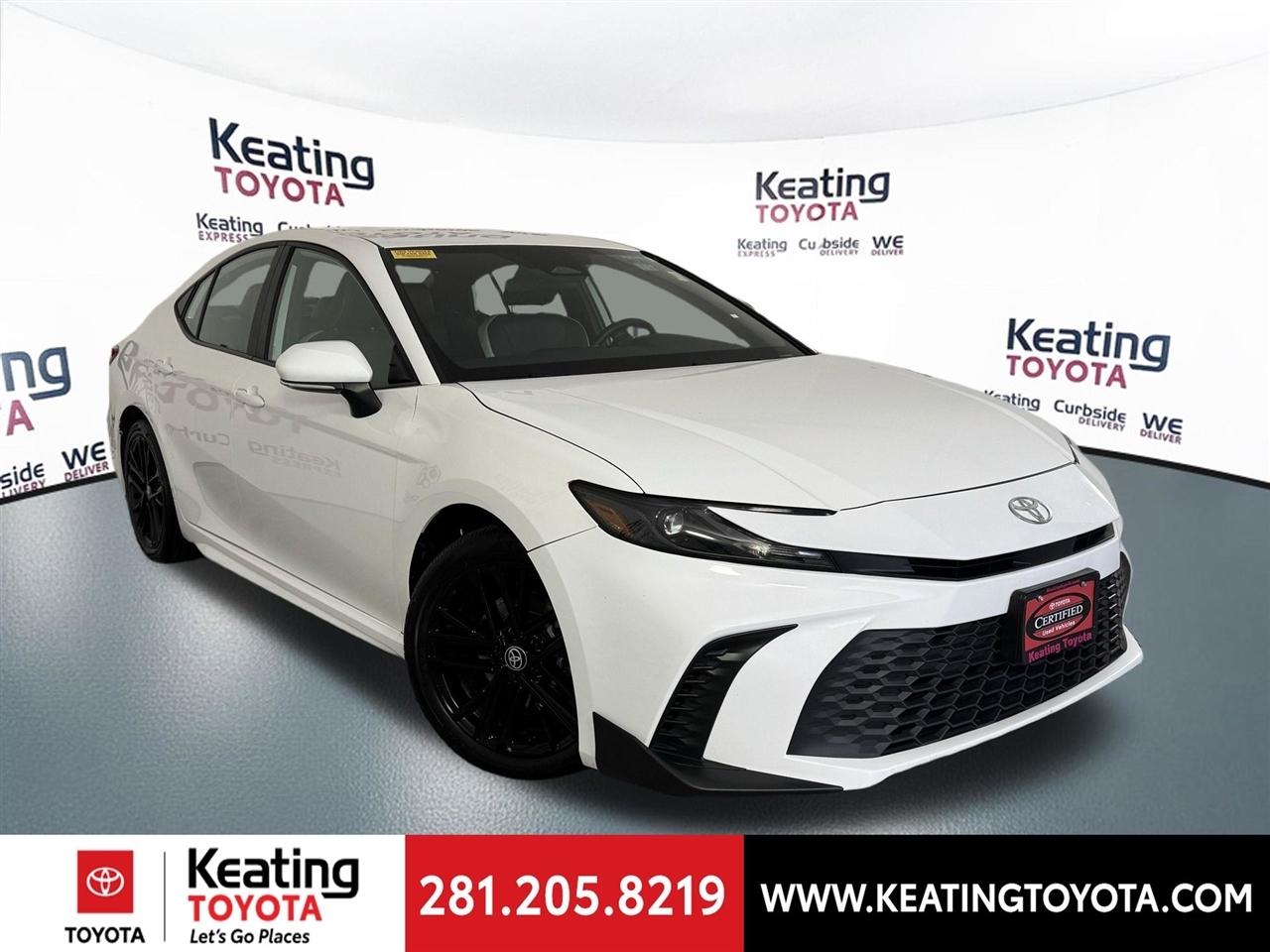 Toyota Camry Hybrid XLE 2025