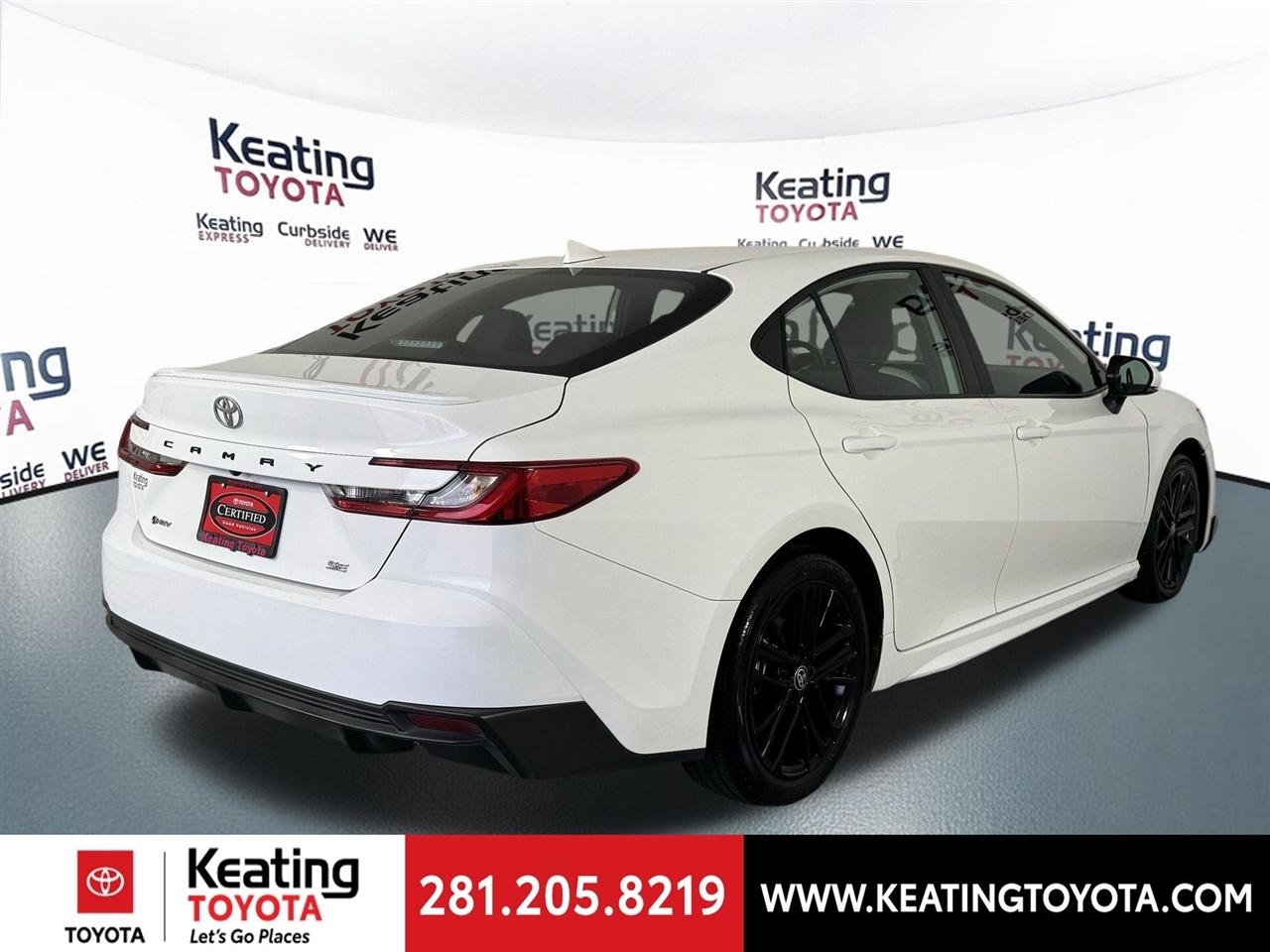 Toyota Camry Hybrid XLE 2025