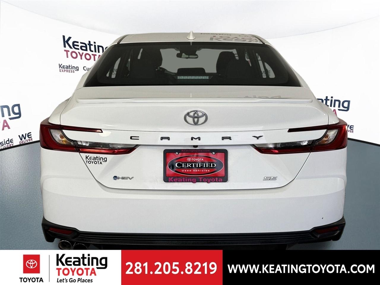 Toyota Camry Hybrid XLE 2025