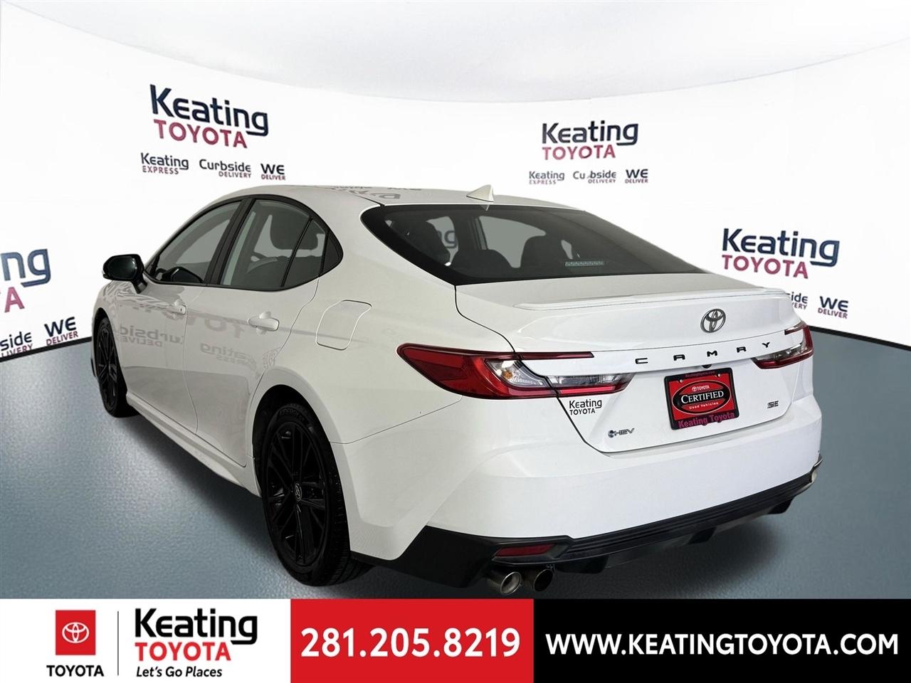 Toyota Camry Hybrid XLE 2025